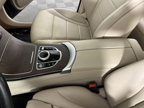 Used 2019 Mercedes-Benz GLC 300 4MATIC image 25