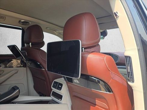 Used 2025 Mercedes-Benz Maybach GLS 600 4MATIC image 21