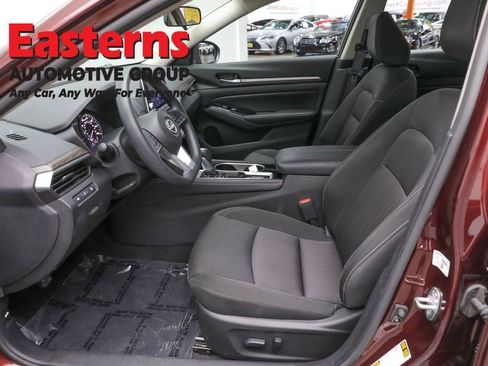 Used 2023 Nissan Altima 2.5 SV FWD image 14