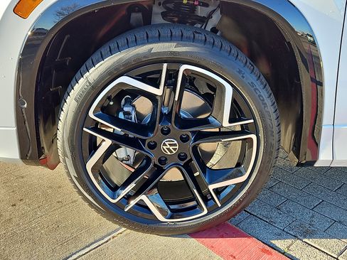 New 2026 Volkswagen Tiguan SEL R-Line image 6