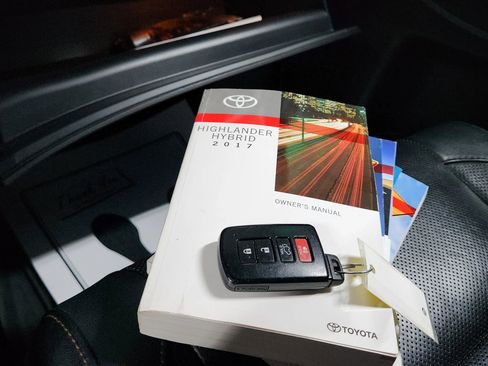 Used 2017 Toyota Highlander Limited image 48