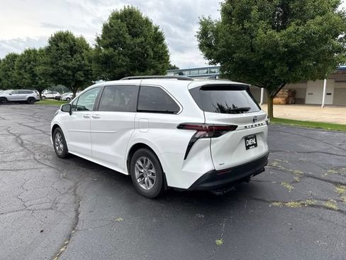 Used 2023 Toyota Sienna XLE AWD/4WD image 5