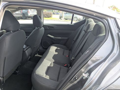 Used 2025 Nissan Altima 2.5 SV FWD image 12