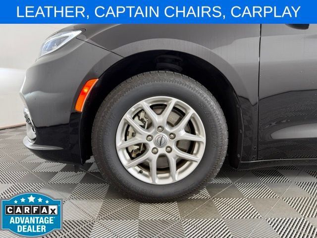 Used 2024 Chrysler Pacifica Touring-L FWD image 9