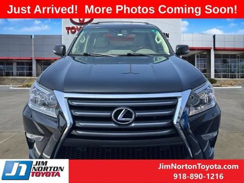 Used 2017 Lexus GX 460 AWD/4WD image 3