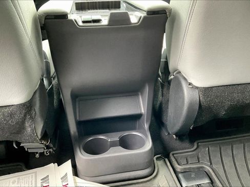 Used 2022 Toyota Sienna Limited image 11