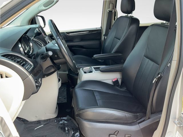 Used 2012 Chrysler Town & Country Touring w/ Entertainment Group #1 FWD image 14