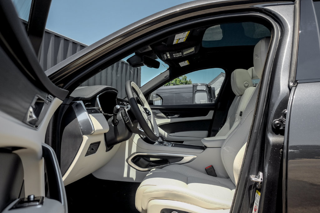 New 2026 Jaguar F-PACE R-Dynamic S AWD/4WD image 10