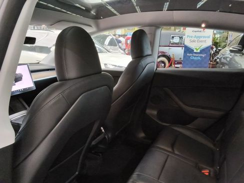 Used 2023 Tesla Model Y Long Range image 18