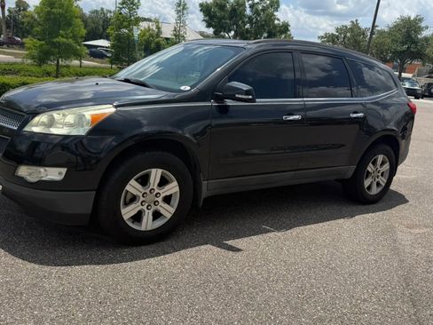 Used 2011 Chevrolet Traverse LT w/ Personal Connectivity Package FWD image 2