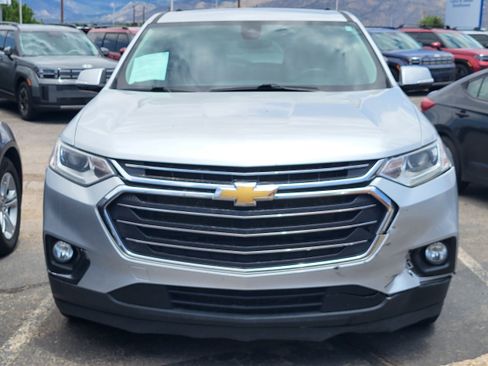 Used 2020 Chevrolet Traverse LT FWD image 3