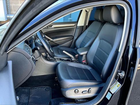 Used 2018 Volkswagen Passat 2.0T SE image 7