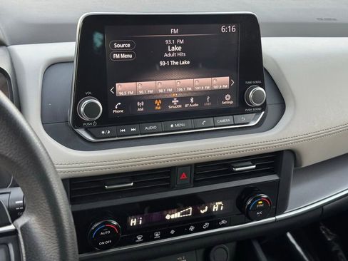 Used 2023 Nissan Rogue SV image 29