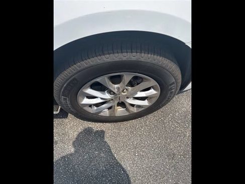 Used 2023 Chrysler Pacifica Touring-L AWD/4WD image 16