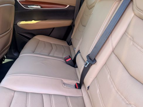 Used 2018 Cadillac XT5 Platinum w/ Driver Assist Package AWD/4WD image 16