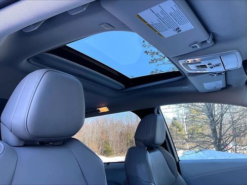 Used 2025 Toyota Sienna XLE image 14