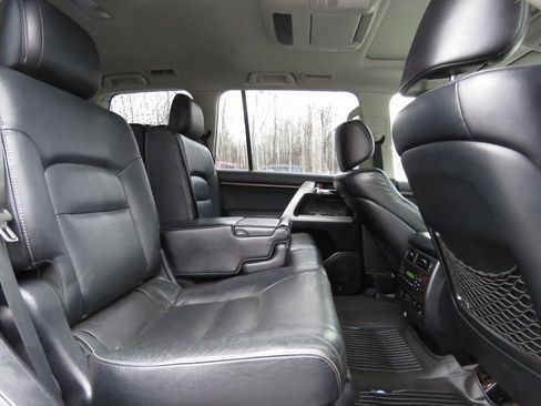 Used 2014 Toyota Land Cruiser image 16