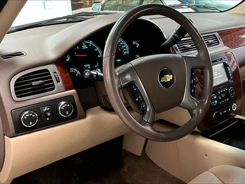 Used 2011 Chevrolet Suburban LT image 2