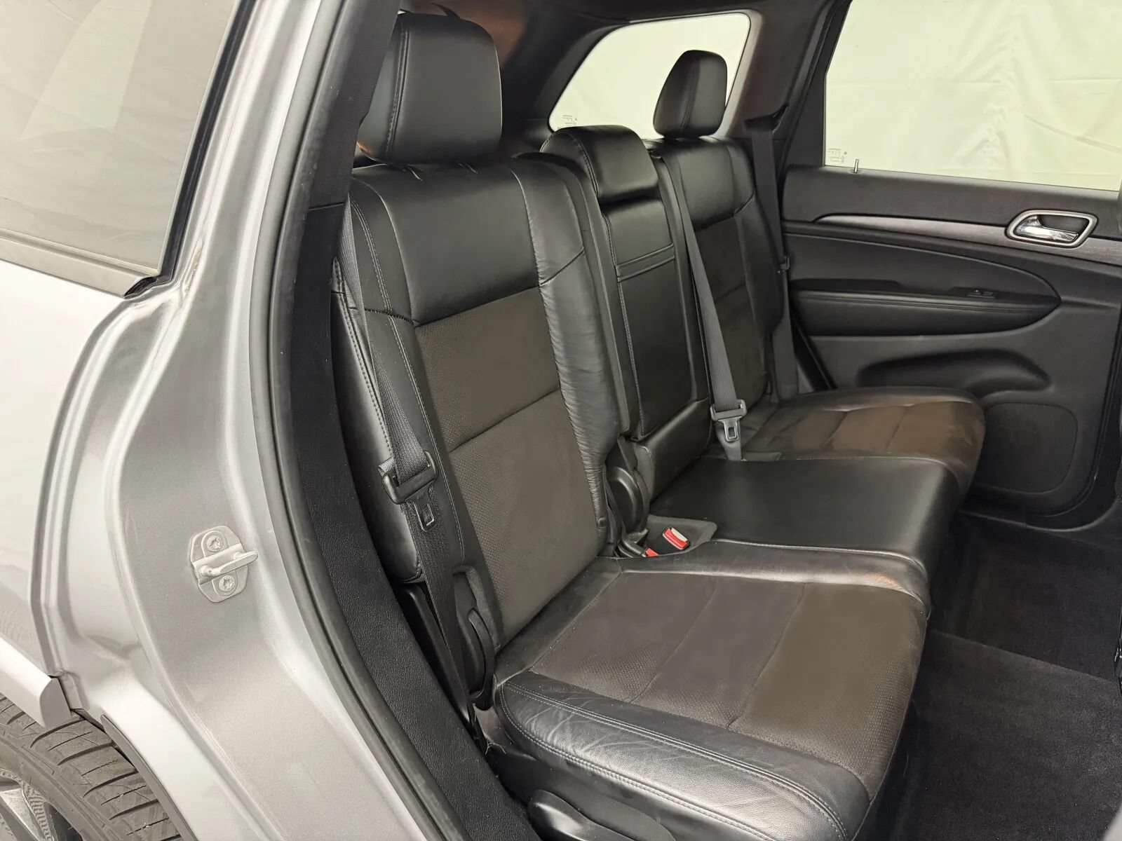 Used 2018 Jeep Grand Cherokee Altitude AWD/4WD image 32