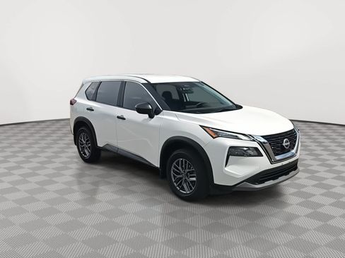 Used 2023 Nissan Rogue S AWD/4WD image 2