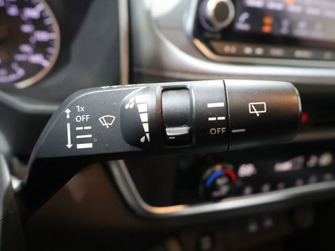 Used 2025 Nissan Rogue SV image 39