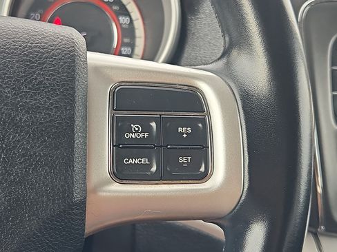 Used 2020 Dodge Journey SE w/ SE Popular Equipment Group FWD image 17