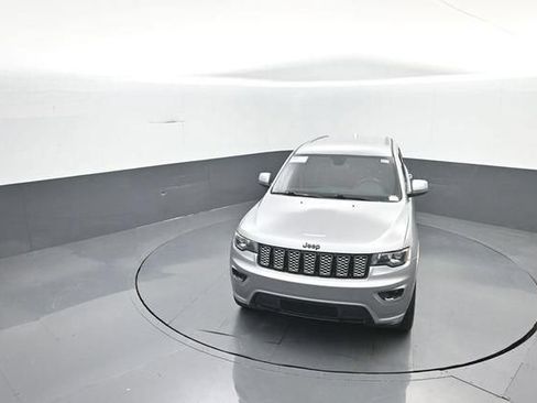 Used 2020 Jeep Grand Cherokee Altitude AWD/4WD image 29
