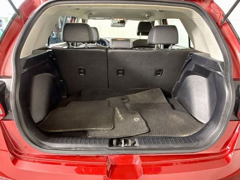 Used 2024 Hyundai Venue Limited FWD image 35