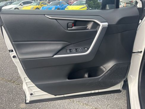 Used 2021 Toyota RAV4 SE image 24