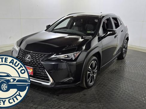 Used 2021 Lexus UX 200 image 3