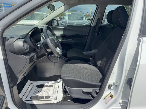 Used 2022 Nissan Kicks S FWD image 11