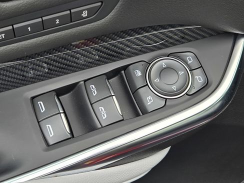 Used 2025 Cadillac XT4 Sport image 17