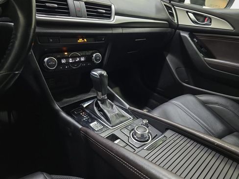 Used 2018 MAZDA MAZDA3 Touring FWD image 25