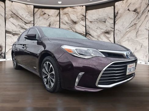 Used 2016 Toyota Avalon XLE Premium image 3
