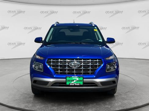 Used 2024 Hyundai Venue SEL FWD image 2