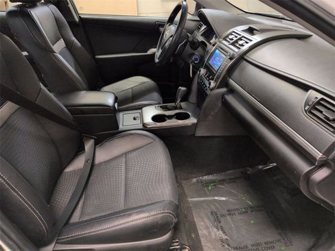 Used 2013 Toyota Camry SE image 26