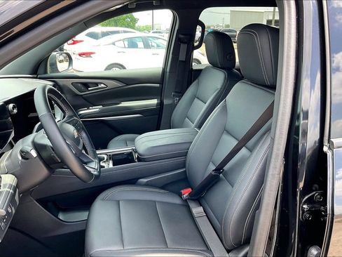 Used 2024 Chevrolet Traverse LT FWD image 18