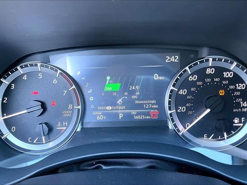 Certified 2024 Toyota Highlander XLE image 25