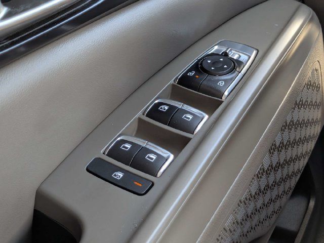 Used 2025 Kia Carnival LX FWD image 25
