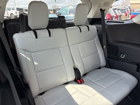 Used 2025 Ford Explorer Platinum w/ Ultimate Package image 33