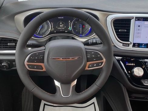 New 2026 Chrysler Pacifica Pinnacle AWD/4WD image 40