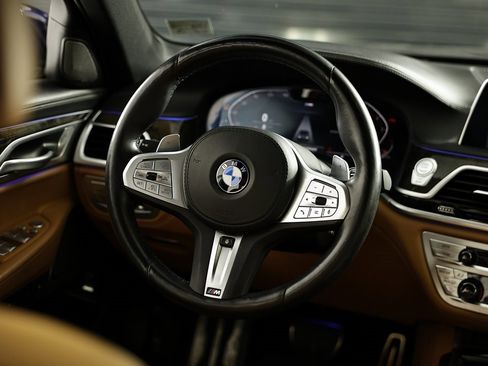 Used 2022 BMW 740i w/ M Sport Package image 28