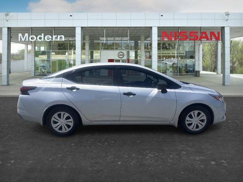 Used 2022 Nissan Versa S FWD image 6