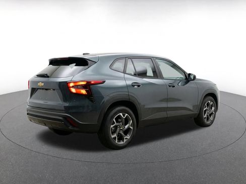Used 2025 Chevrolet Trax LT FWD image 9