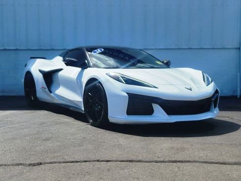 Used 2024 Chevrolet Corvette Z06 RWD image 7