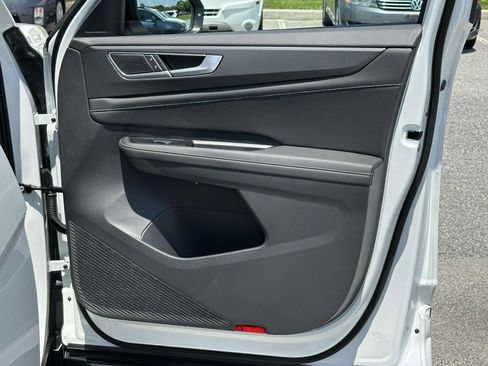 Used 2025 Volkswagen Atlas Cross Sport SEL R-Line image 10