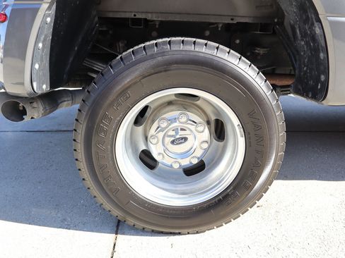 Used 2021 Ford F350 Lariat w/ Lariat Value Package image 40