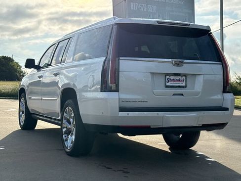 Used 2018 Cadillac Escalade ESV Platinum AWD/4WD image 6