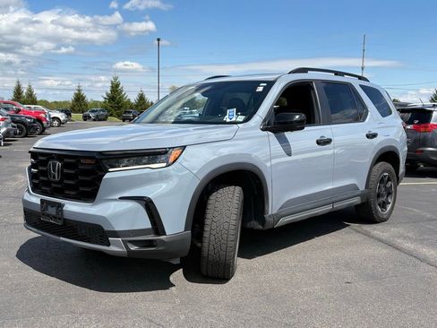 Used 2025 Honda Pilot TrailSport image 3