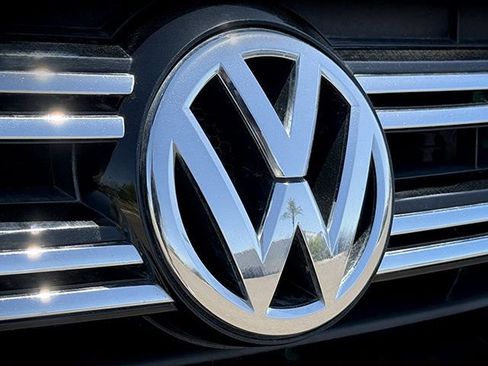Used 2017 Volkswagen Tiguan Limited w/ Premium Package FWD image 26